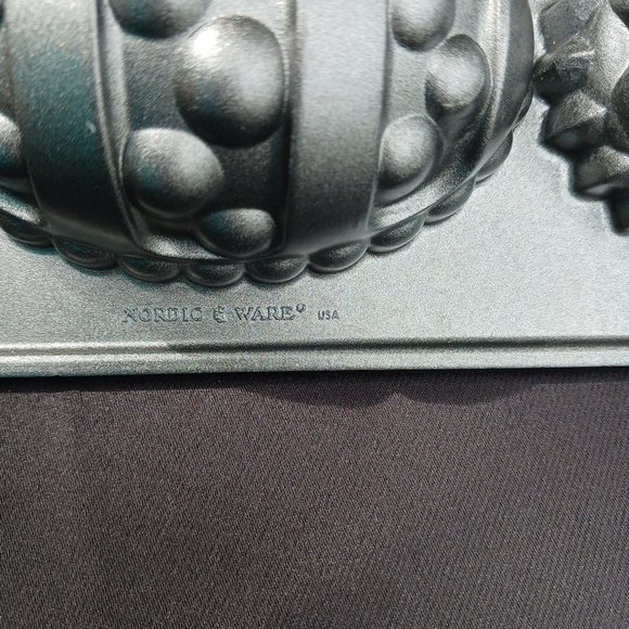 Nordic Ware Easter Eggs Cake Pan - Picture 6 of 7